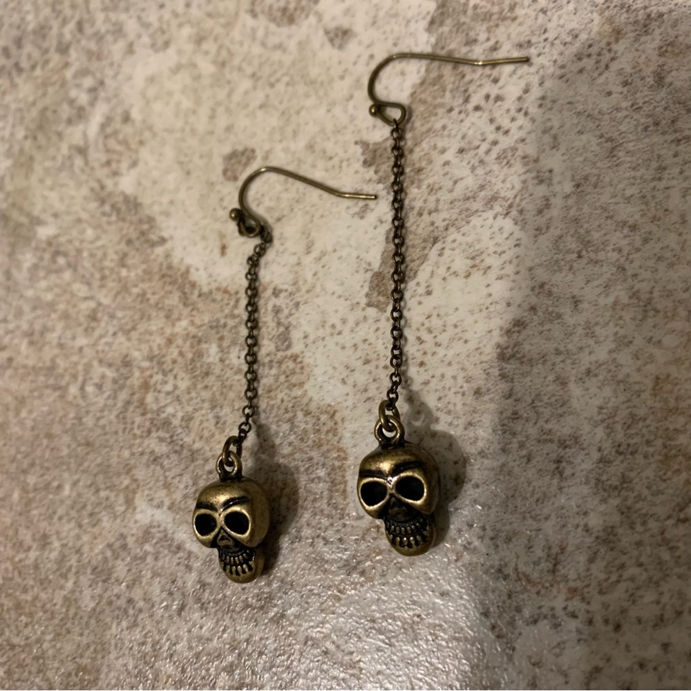 Metal skull heads  and chain hook earrings